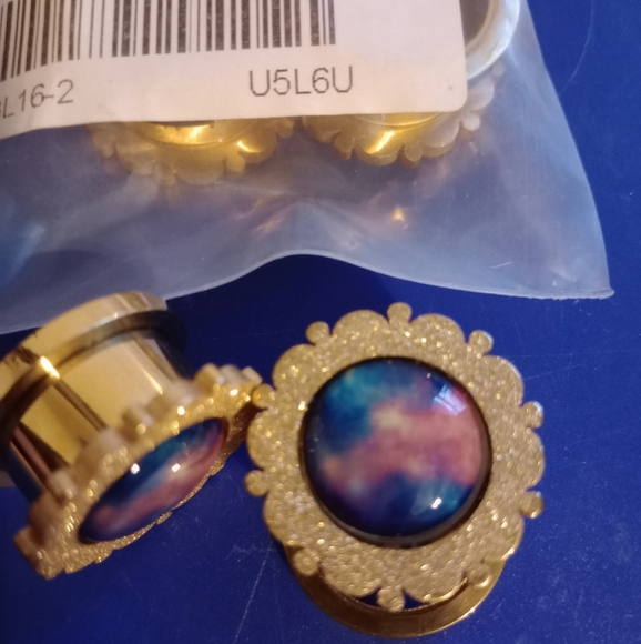 SPARKLING GOLD GALAXY INLAY SCREW BACK TUNNELS - Picture 6 of 6